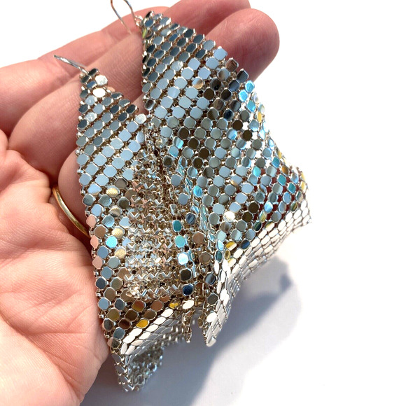 Vintage Liquid Silver Tone Metal Mesh Pierced Earrings Drop & Dangle Disco Style - Picture 9 of 9